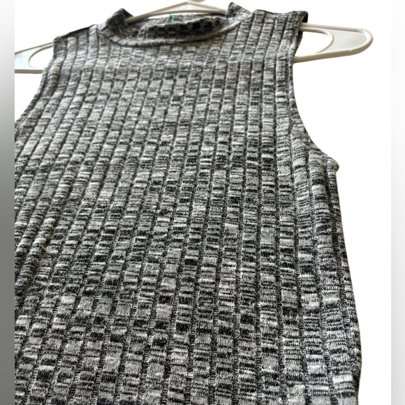 Gray Ribbed Mock Neck Top - Picture 3 of 6